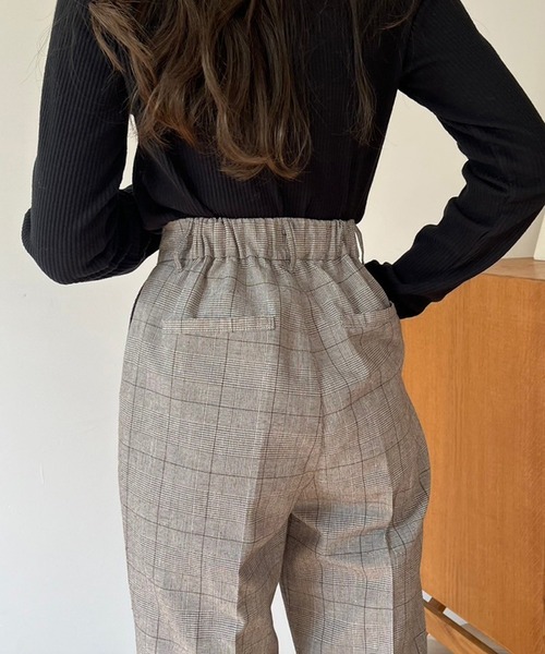 one after another NICE CLAUP(ワンアフターアナザーナイスクラップ)の「【OTONA NICE】センタープレスパンツ(スラックス・レディース・ベージュ/ブラック/ブラウン系その他・SMALL/MEDIUM)」の13枚目の写真