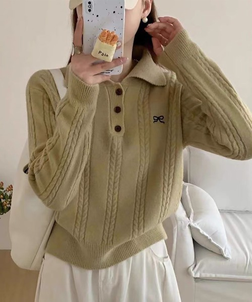 Girly Doll(ガーリードール)の「ポロカラーリボン刺繍ケーブルニット(ニット/セーター・レディース・モカ/ピンク/オフホワイト/グレー/ブラック・F)」の1枚目の写真