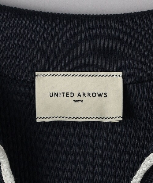 UNITED ARROWS（ユナイテッドアローズ）の「リブ バイカラーパイピング スキッパーカットソー（Tシャツ/カットソー・レディース・ブラック/ネイビー・FREE）」の19枚目の写真