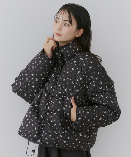 TITTY&CO.（ティティーアンドコー）の「小花柄ダウンジャケット