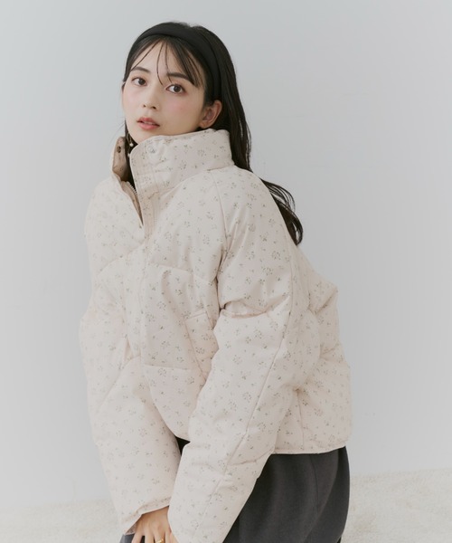 TITTY&CO.（ティティーアンドコー）の「小花柄ダウンジャケット