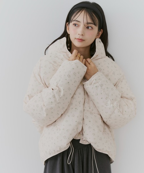 TITTY&CO.（ティティーアンドコー）の「小花柄ダウンジャケット