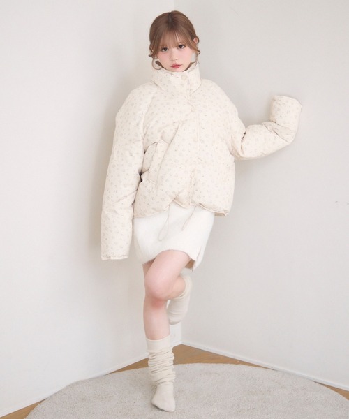 TITTY&CO.（ティティーアンドコー）の「小花柄ダウンジャケット