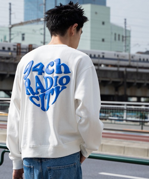WEGO(ウィゴー)の「WEGO/リラックスフィットハートロゴプルオーバー(スウェット・メンズ・ホワイト/ブラック/杢グレー・SMALL/MEDIUM/LARGE)」の2枚目の写真