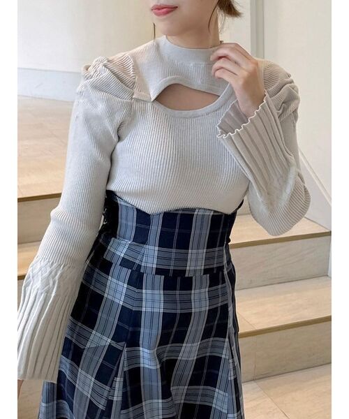 dazzlin（ダズリン）の「デコルテオープンリブニットトップス（ニット/セーター・レディース・オフホワイト/グレー/ブラック・FREE）」の3枚目の写真