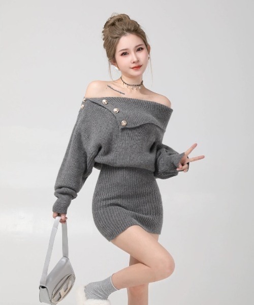 DALLA（ダラ）の「point botann off-shoulder one-piece（ワンピース・レディース・ホワイト/ブラック/グレー・MEDIUM/SMALL/X-SMALL）」の6枚目の写真