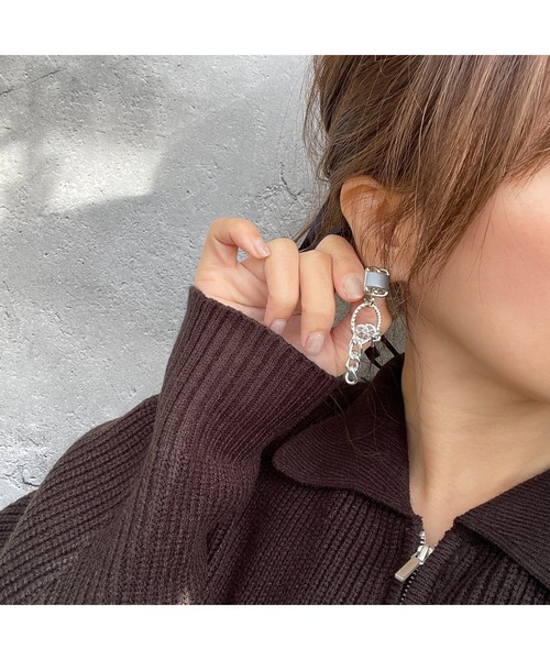 tone（トーン）の「【musk】グレーのスクエアボタンイヤリング(MA)（イヤリング・レディース・シルバー・FREE）」の3枚目の写真