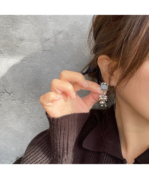 tone（トーン）の「【musk】グレーのスクエアボタンイヤリング(MA)（イヤリング・レディース・シルバー・FREE）」の4枚目の写真