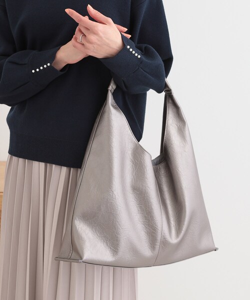 SHOO・LA・RUE（シューラルー）の「トライアングルトートバッグ（トートバッグ・レディース・ブロンズ/ブラック/シルバー・00）」の7枚目の写真