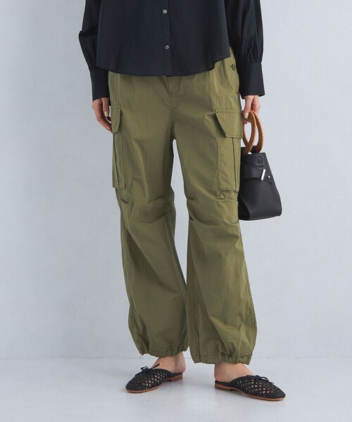 green label relaxing（グリーンレーベルリラクシング）の「パラシュート パンツ（カーゴパンツ・レディース・オリーブ/ネイビー・FREE）」の4枚目の写真