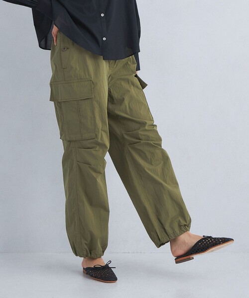 green label relaxing（グリーンレーベルリラクシング）の「パラシュート パンツ（カーゴパンツ・レディース・オリーブ/ネイビー・FREE）」の5枚目の写真