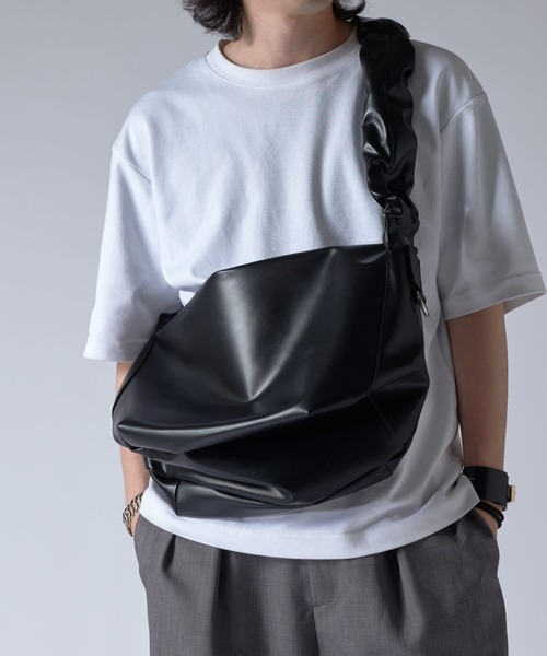 Lui's（ルイス）の「GO OUT shoulder bag（ショルダーバッグ）（ショルダーバッグ・メンズ・ブラック系その他/ブラック・FREE）」の10枚目の写真