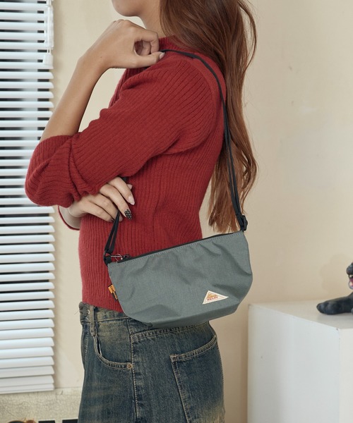 KELTY（ケルティ）の「KELTY/ケルティ MINI USUAL POUCH ミニマルポーチ 2026年春夏（ショルダーバッグ・メンズ・タン/ブルー/セージグリーン/ネイビー/ホワイト/ブラック/グレー/モカ/ブラック系その他/グレー系その他/ブラウン系その他/ゴールド系その他/マスタード/オリーブ・FREE）」の4枚目の写真