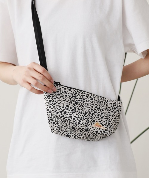 KELTY（ケルティ）の「KELTY/ケルティ MINI USUAL POUCH ミニマルポーチ 2026年春夏（ショルダーバッグ・メンズ・タン/ブルー/セージグリーン/ネイビー/ホワイト/ブラック/グレー/モカ/ブラック系その他/グレー系その他/ブラウン系その他/ゴールド系その他/マスタード/オリーブ・FREE）」の2枚目の写真