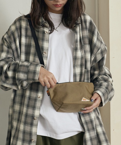 KELTY（ケルティ）の「KELTY/ケルティ MINI USUAL POUCH ミニマルポーチ 2026年春夏（ショルダーバッグ・メンズ・タン/ブルー/セージグリーン/ネイビー/ホワイト/ブラック/グレー/モカ/ブラック系その他/グレー系その他/ブラウン系その他/ゴールド系その他/マスタード/オリーブ・FREE）」の8枚目の写真