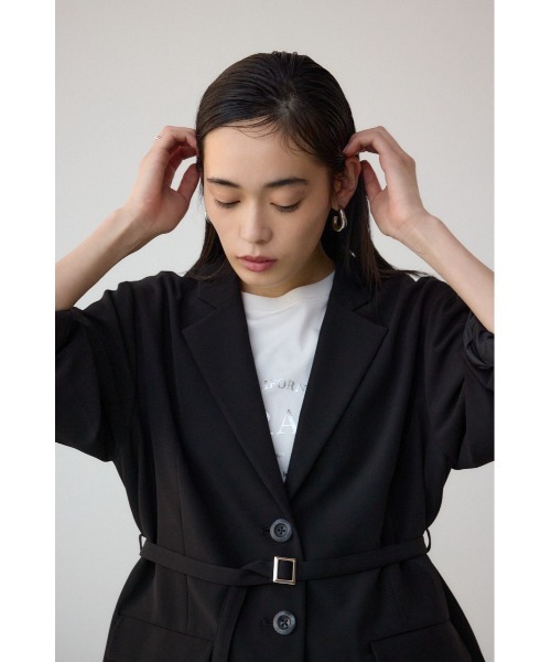 AZUL by moussy(アズールバイマウジー)の「ベルト付きテーラードジャケット(テーラードジャケット・レディース・ブラック/ライトベージュ・FREE)」の3枚目の写真