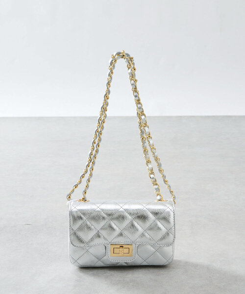 La boutique BonBon（ラブティックボンボン）の「【オウレンティ】メタリックキルティングチェーンショルダーバッグ（ハンドバッグ・レディース・シルバー・FREE）」の14枚目の写真
