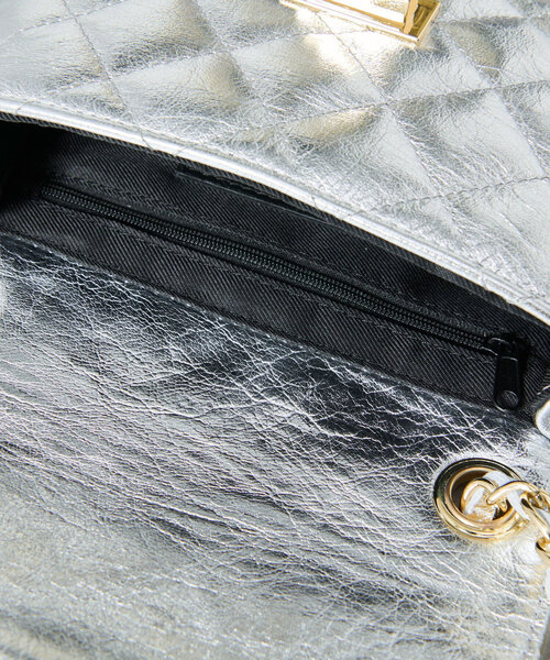 La boutique BonBon（ラブティックボンボン）の「【オウレンティ】メタリックキルティングチェーンショルダーバッグ（ハンドバッグ・レディース・シルバー・FREE）」の20枚目の写真