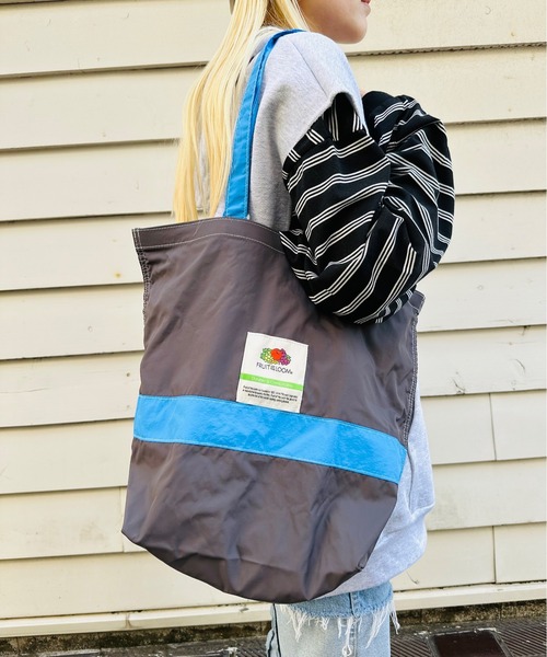 FRUIT OF THE LOOM(フルーツオブザルーム)の「FRUIT OF THE LOOM / FTL NYLON SHOULDER TOTE BAG L / 80310400(トートバッグ・レディース・グレー/チャコールグレー/ミント/ネイビー/ピンク・ONESIZE)」の2枚目の写真