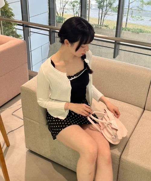 paravion（パラビオン）の「リブボタンカーディガン（カーディガン/ボレロ・レディース・ブラック/ブルー/イエロー/ホワイト/ピンク・FREE）」の20枚目の写真