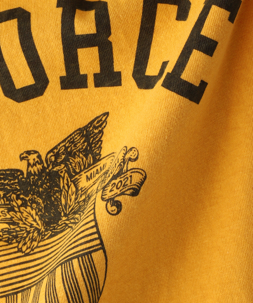 INSCRIRE（アンスクリア）の「INSCRIRE (アンスクリア) プリントTee AIR FORCE I25SS-BC111（Tシャツ/カットソー・メンズ・イエロー・LARGE）」の2枚目の写真