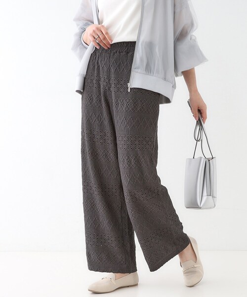 SHOO・LA・RUE(シューラルー)の「【S-LL】レースが目を惹く ジャカードイージーパンツ(その他パンツ・レディース・オフホワイト/チャコールグレー/ブラック・01/03/02/04)」の1枚目の写真