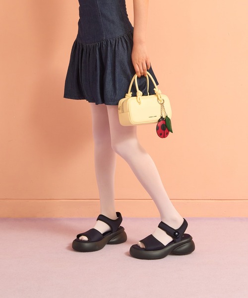 CHARLES & KEITH（チャールズ & キース）の「Sammie サミー ノットハンドルイロンゲイティッドバッグ（トートバッグ・レディース・ピンク系その他5/ライトイエロー/クリーム・S）」の13枚目の写真