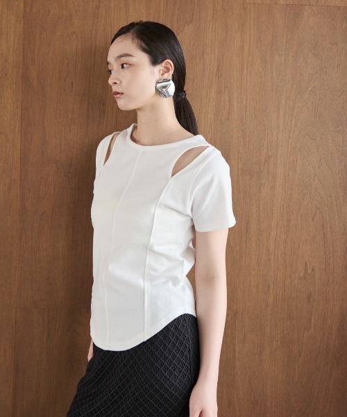 AIC.（エーアイシー）の「カットアウトピンタックフィットTシャツ（Tシャツ/カットソー・レディース・オフホワイト/チャコールグレー・FREE）」の6枚目の写真