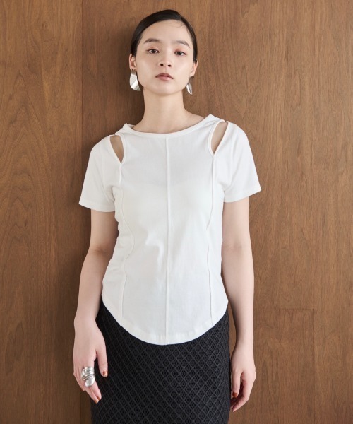 AIC.（エーアイシー）の「カットアウトピンタックフィットTシャツ（Tシャツ/カットソー・レディース・オフホワイト/チャコールグレー・FREE）」の5枚目の写真
