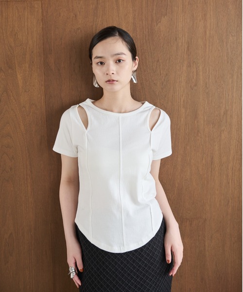 AIC.（エーアイシー）の「カットアウトピンタックフィットTシャツ（Tシャツ/カットソー・レディース・オフホワイト/チャコールグレー・FREE）」の4枚目の写真