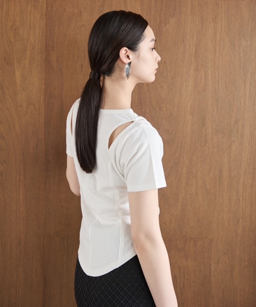 AIC.（エーアイシー）の「カットアウトピンタックフィットTシャツ（Tシャツ/カットソー・レディース・オフホワイト/チャコールグレー・FREE）」の8枚目の写真