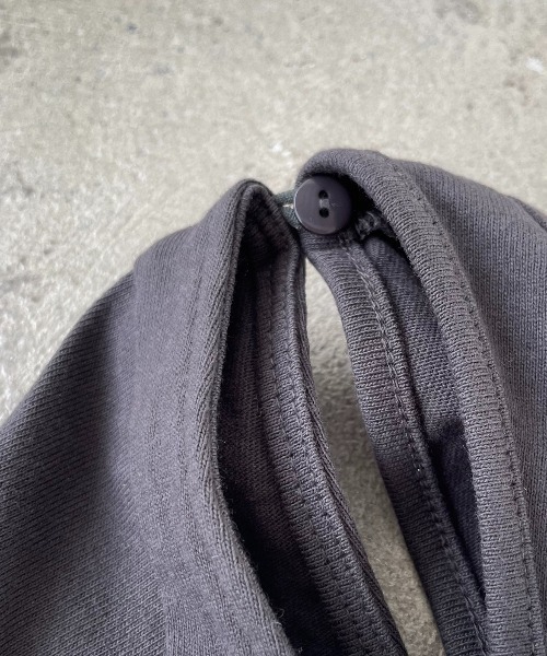 AIC.（エーアイシー）の「カットアウトピンタックフィットTシャツ（Tシャツ/カットソー・レディース・オフホワイト/チャコールグレー・FREE）」の16枚目の写真