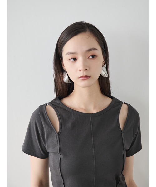 AIC.（エーアイシー）の「カットアウトピンタックフィットTシャツ（Tシャツ/カットソー・レディース・オフホワイト/チャコールグレー・FREE）」の10枚目の写真