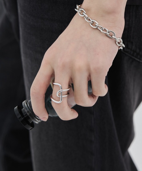 WYZ(ダブリューワイジィー)の「ビッグヒネリ クロスリング(リング・メンズ・ゴールド/ブラック/シルバー・18号)」の19枚目の写真