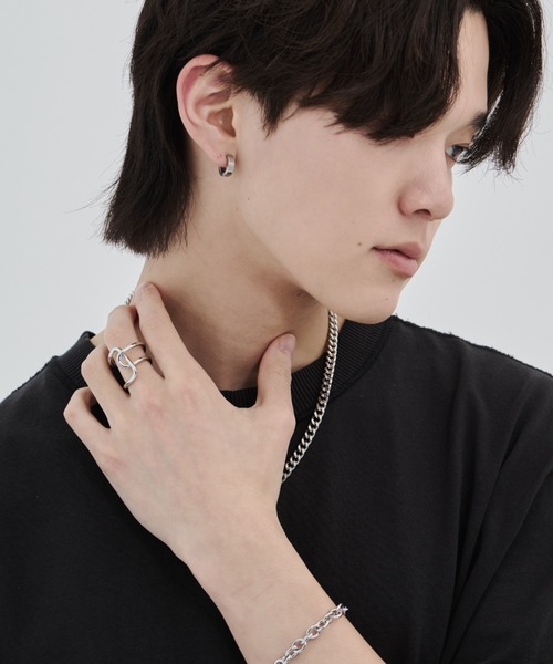 WYZ(ダブリューワイジィー)の「ビッグヒネリ クロスリング(リング・メンズ・ゴールド/ブラック/シルバー・18号)」の22枚目の写真