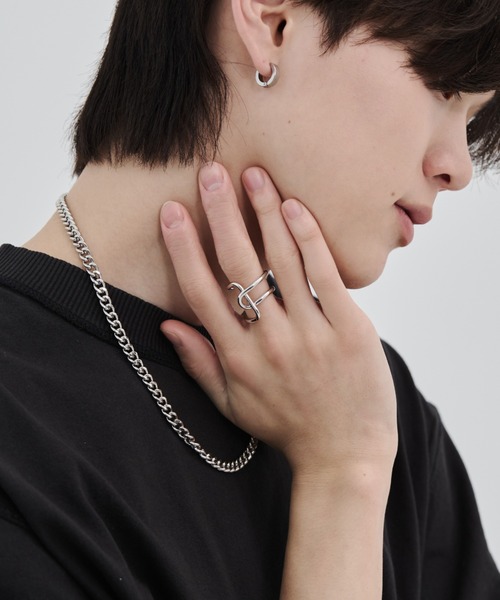 WYZ(ダブリューワイジィー)の「ビッグヒネリ クロスリング(リング・メンズ・ゴールド/ブラック/シルバー・18号)」の5枚目の写真