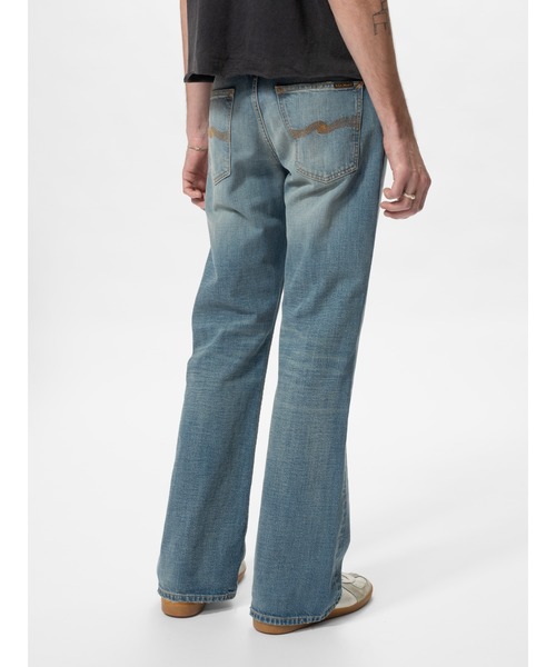Nudie Jeans(ヌーディージーンズ)の「Nudie Jeans/ヌーディージーンズ Flare Glenn / レギュラーフィットフレアレッグジーンズ / Streaky Worn / レングス30(デニムパンツ・メンズ・ライトインディゴブルー・28inch/29inch/30inch/31inch/32inch/33inch/34inch/36inch)」の5枚目の写真