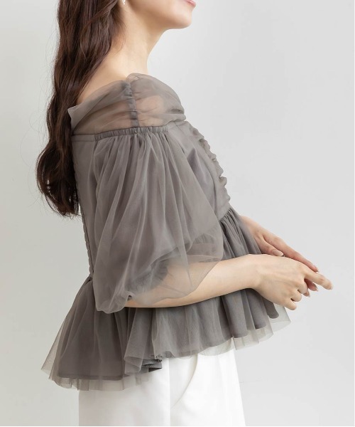 RANDA（ランダ）の「チュールペプラムオフショルブラウス（シャツ/ブラウス・レディース・ブラック/アイボリー/グレー・1/0）」の5枚目の写真