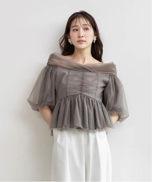 RANDA（ランダ）の「チュールペプラムオフショルブラウス（シャツ/ブラウス・レディース・ブラック/アイボリー/グレー・1/0）」の7枚目の写真