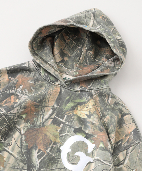 WISM(ウィズム)の「GARDENS&SEEDS / ガーデンズアンドシーズ BIG G HOODIE(パーカー・メンズ・カーキ・LARGE)」の3枚目の写真