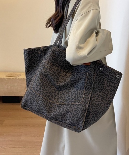 REBALANCE(リバランス)の「ヒョウ柄ショルダーバッグ(ショルダーバッグ・レディース・A/B・ONE SIZE)」の2枚目の写真