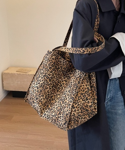REBALANCE(リバランス)の「ヒョウ柄ショルダーバッグ(ショルダーバッグ・レディース・A/B・ONE SIZE)」の3枚目の写真