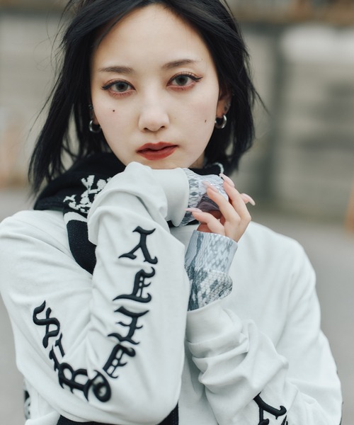 Subciety(サブサエティ)の「Sleeve embroidery tee【WOMEN】(Tシャツ/カットソー・レディース・ホワイト/オレンジ/イエロー/ブラック・FREE)」の5枚目の写真
