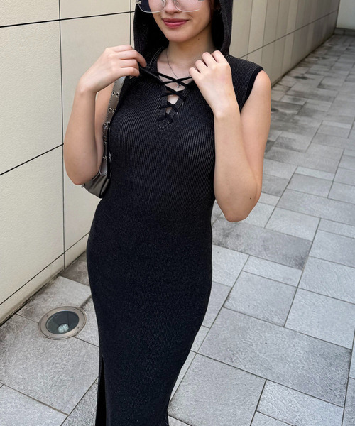 SPIRALGIRL（スパイラルガール）の「フード付きフロントレースアップロングワンピース（ワンピース・レディース・ブラック/ベージュ・FREE）」の3枚目の写真