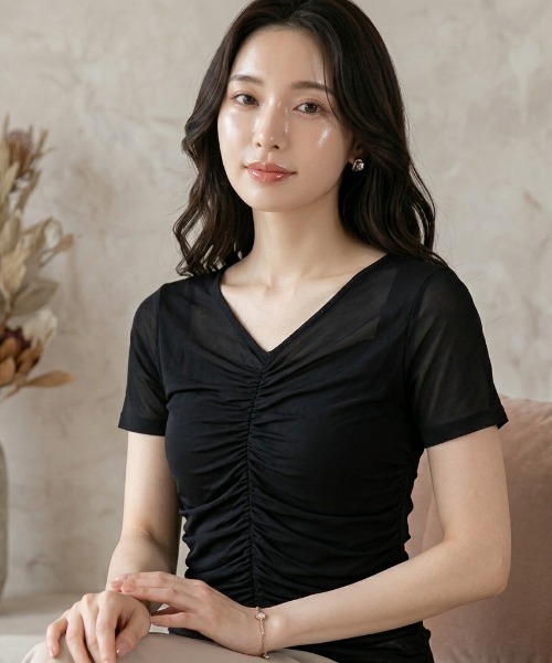 DIP IN CHOCOLATE(ディップインチョコレート)の「半袖シアーギャザートップス【DIP IN CHOCOLATE】(Tシャツ/カットソー・レディース・ブラック/チャコールグレー/クリーム/レッド・F)」の1枚目の写真