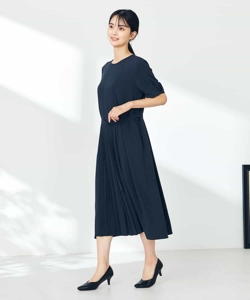 a.v.v(アーヴェヴェ)の「【洗える/ストレッチ】ベルト付フロントプリーツワンピース(ワンピース・レディース・ベージュ/ネイビー・40/38/36)」の20枚目の写真