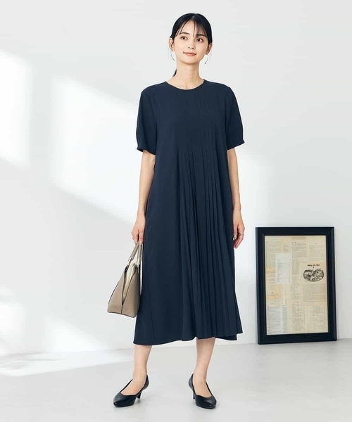 a.v.v(アーヴェヴェ)の「【洗える/ストレッチ】ベルト付フロントプリーツワンピース(ワンピース・レディース・ベージュ/ネイビー・40/38/36)」の17枚目の写真
