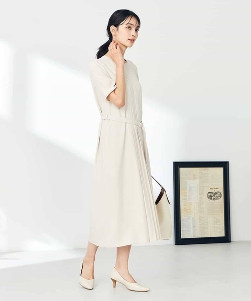 a.v.v(アーヴェヴェ)の「【洗える/ストレッチ】ベルト付フロントプリーツワンピース(ワンピース・レディース・ベージュ/ネイビー・40/38/36)」の14枚目の写真