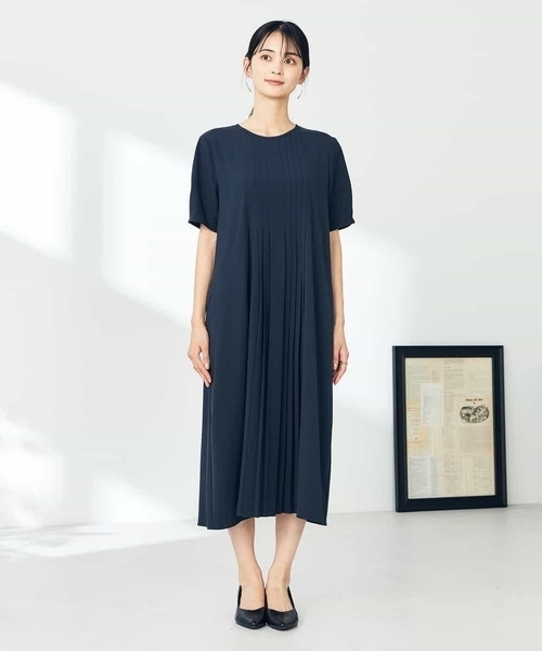 a.v.v(アーヴェヴェ)の「【洗える/ストレッチ】ベルト付フロントプリーツワンピース(ワンピース・レディース・ベージュ/ネイビー・40/38/36)」の12枚目の写真