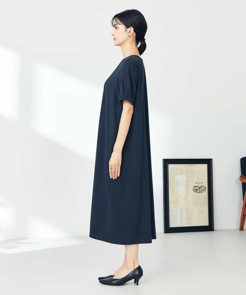 a.v.v(アーヴェヴェ)の「【洗える/ストレッチ】ベルト付フロントプリーツワンピース(ワンピース・レディース・ベージュ/ネイビー・40/38/36)」の11枚目の写真